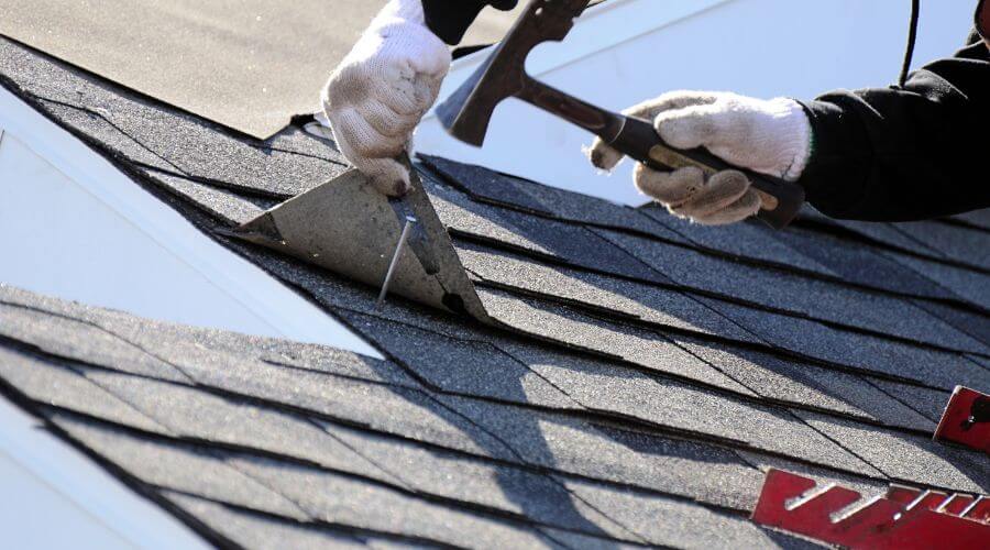 Professional gutter cleaning in Walnut, MS